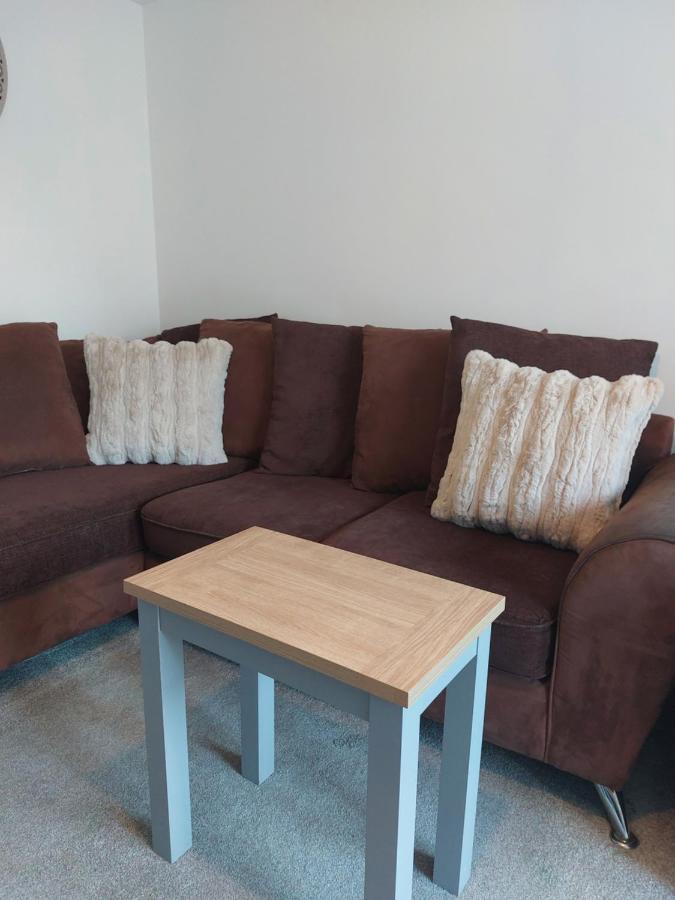 Beautiful 4-Bedroom House With Private Garden & Parking EDI Exterior foto