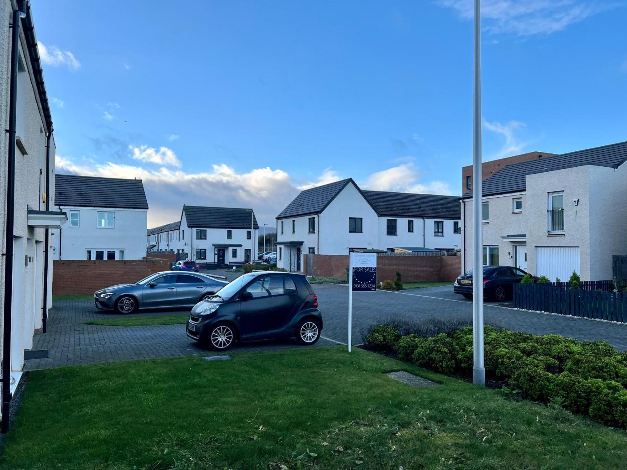Beautiful 4-Bedroom House With Private Garden & Parking EDI Exterior foto