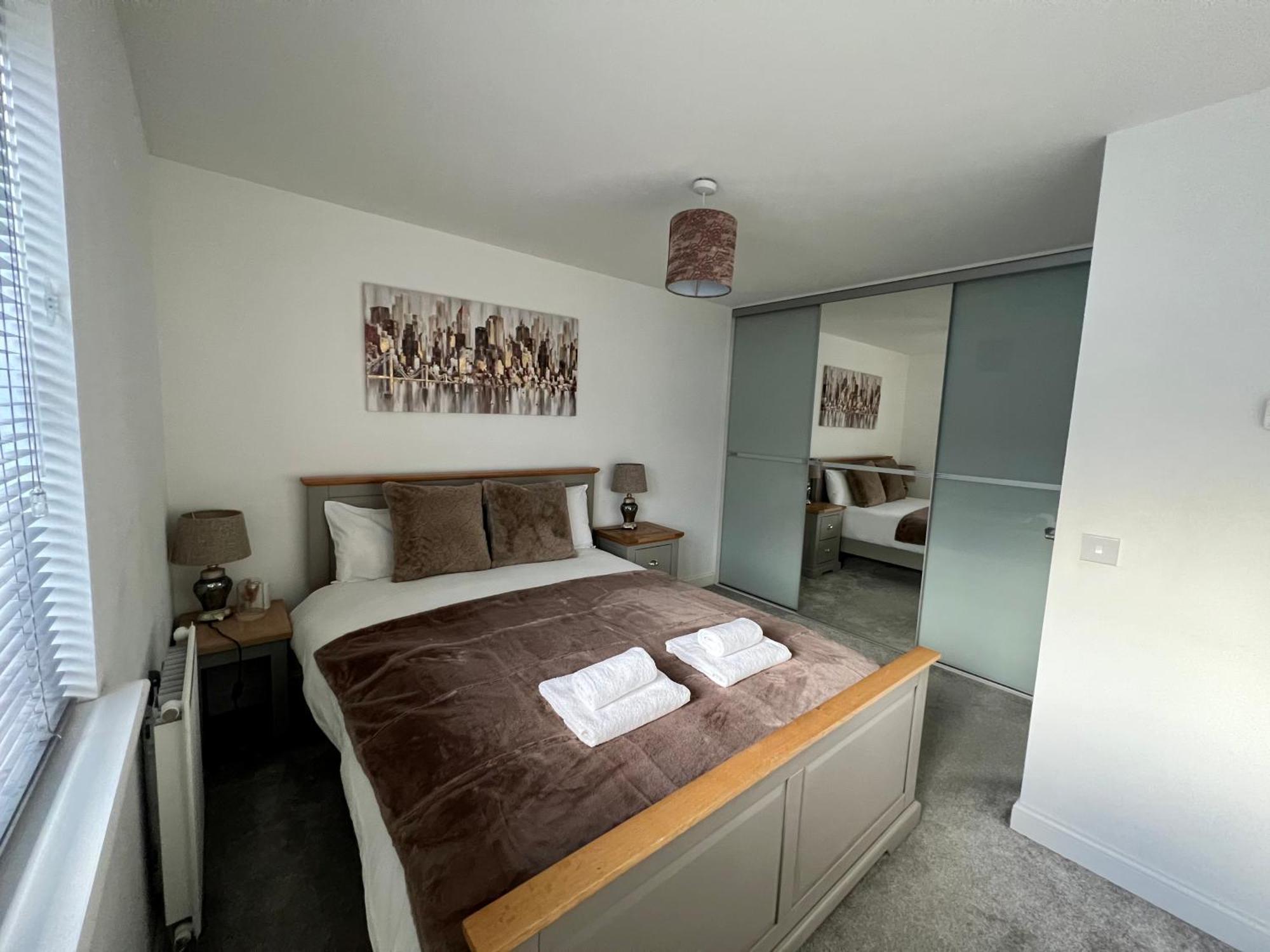 Beautiful 4-Bedroom House With Private Garden & Parking EDI Exterior foto