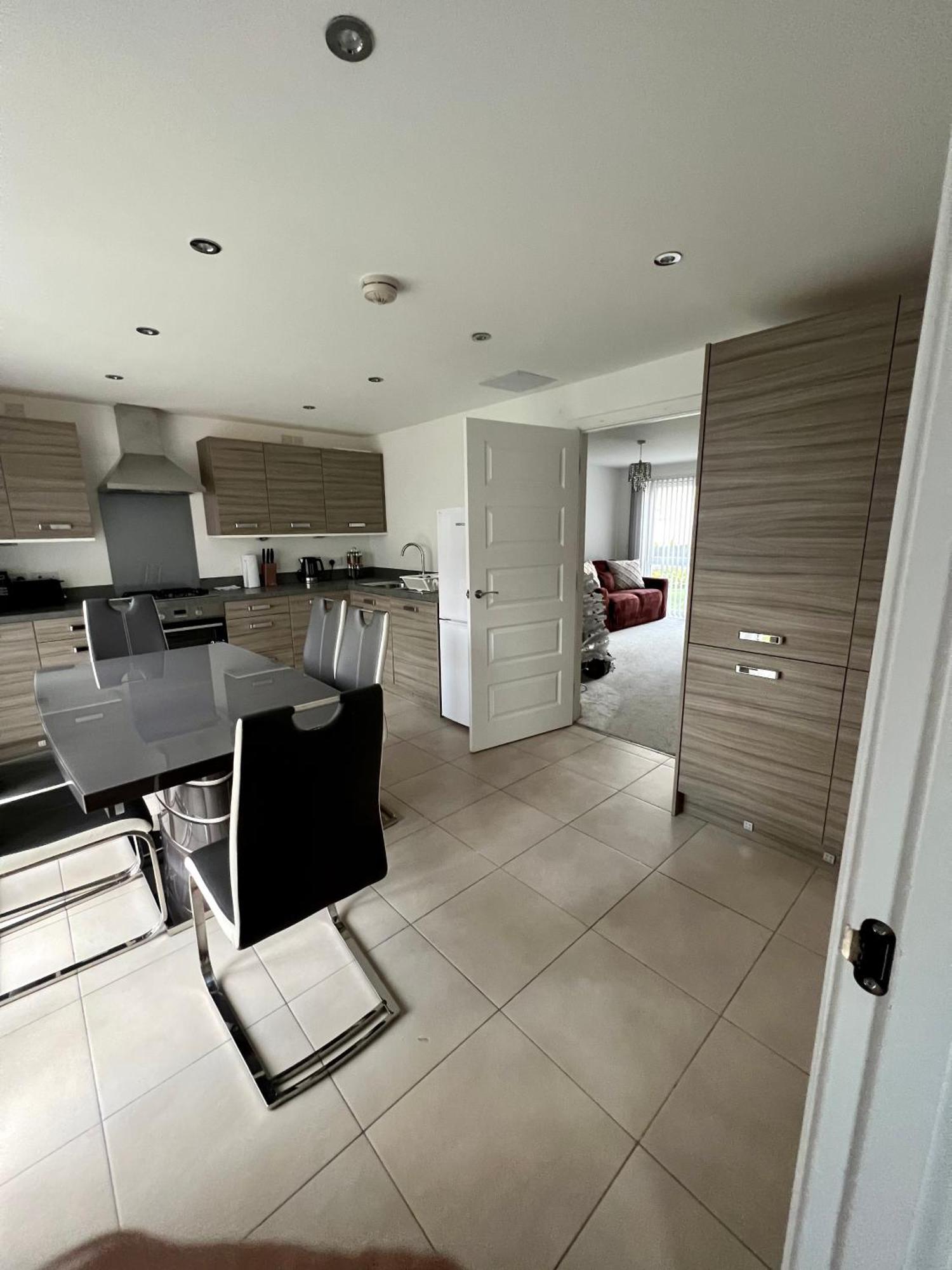 Beautiful 4-Bedroom House With Private Garden & Parking EDI Exterior foto